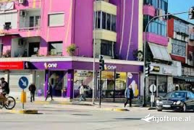 Ambient biznesi me qera 3+1 ne Tirane - 1,300 Euro
