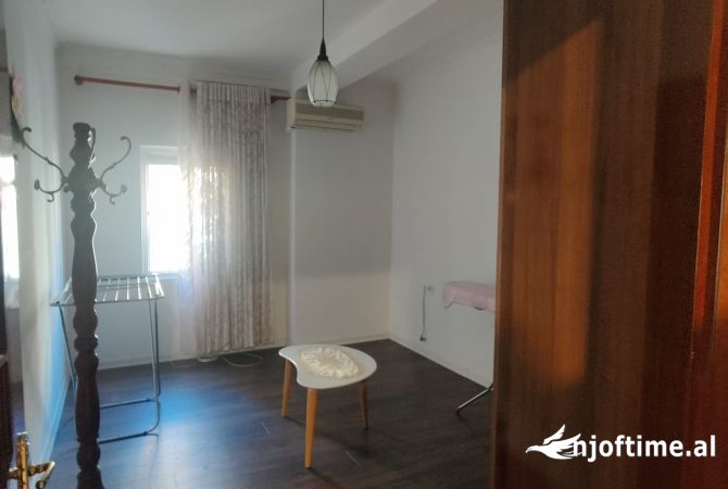 Shtepi me qera 2+1 ne Tirane - 550 Euro