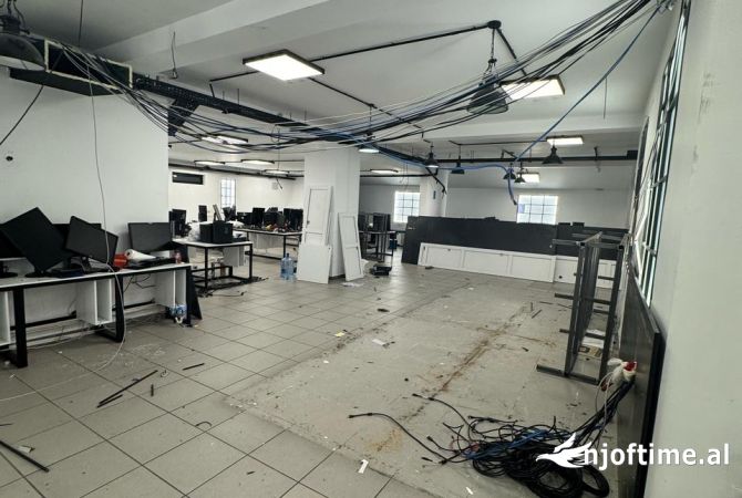 Ambient biznesi me qera 3+1 ne Tirane - 5,000 Euro