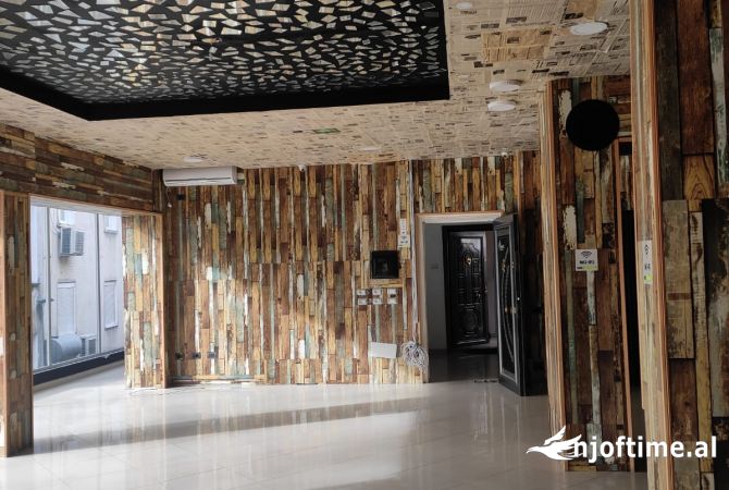 Ambient biznesi me qera 3+1 ne Tirane - 1,600 Euro