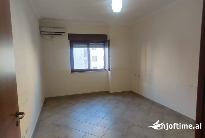 Ambient biznesi me qera 3+1 ne Tirane - 700 Euro