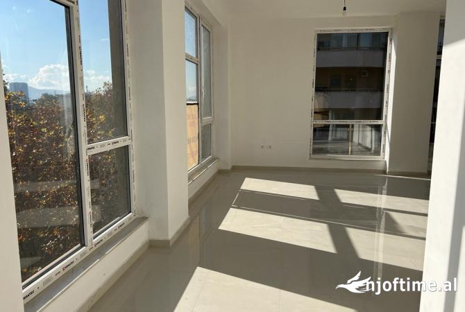 Ambient biznesi me qera 3+1 ne Tirane - 1,500 Euro