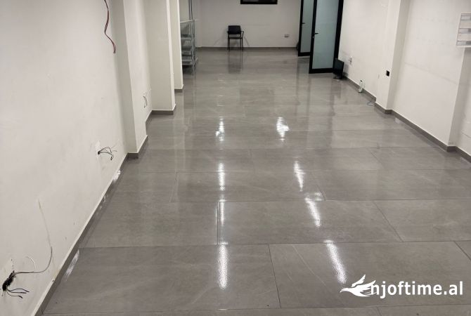 Ambient biznesi me qera 3+1 ne Tirane - 1,000 Euro