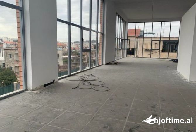 Ambient biznesi me qera 3+1 ne Tirane - 1,000 Euro