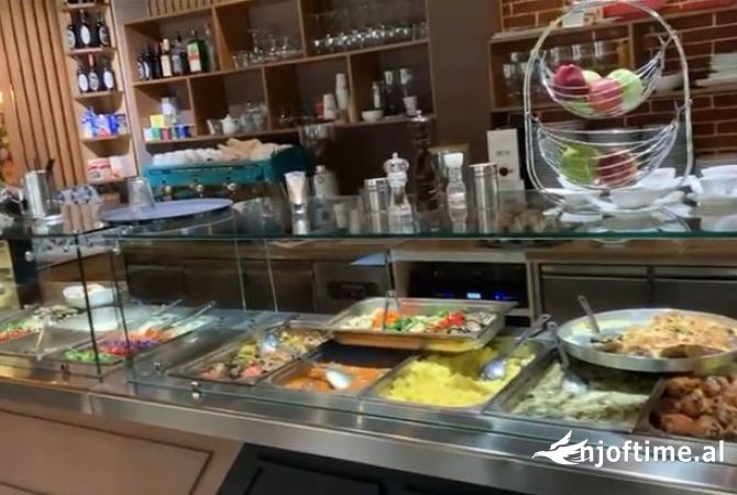 Ambiente Commerciale in Affitto 2+1 a Tirana - 1,500 Euro