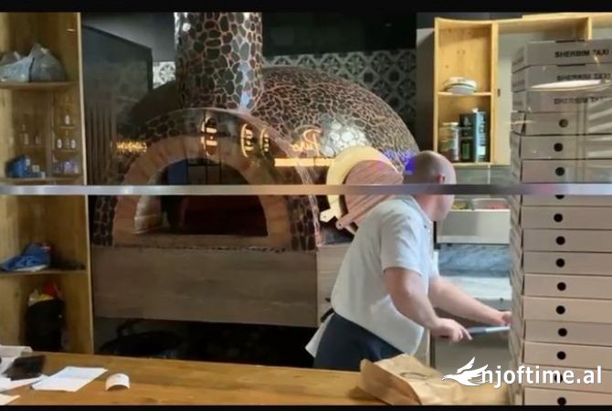 Ambiente Commerciale in Affitto 2+1 a Tirana - 1,500 Euro