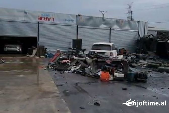 Ambient biznesi me qera 4+1 ne Tirane - 1,300 Euro