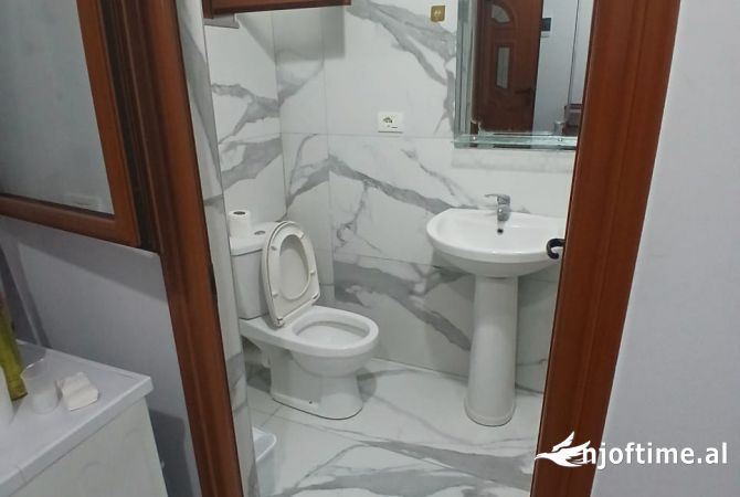 Shtepi me qera Apartament ne Tirane, 1+1, Mobilimi E mobiluar, Pagesa 30,000  Leke.