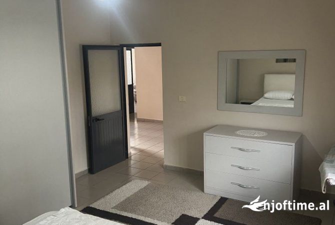 Shtepi me qera 1+1 ne Tirane - 40,000 Leke