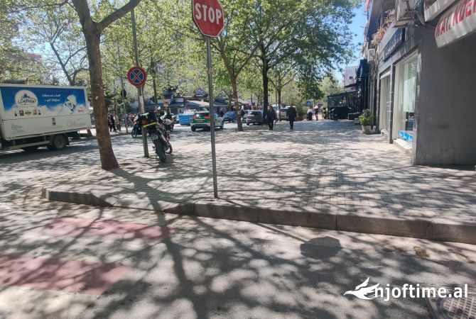 Ambiente Commerciale in Vendita 1+1 a Tirana - 190,000 Euro