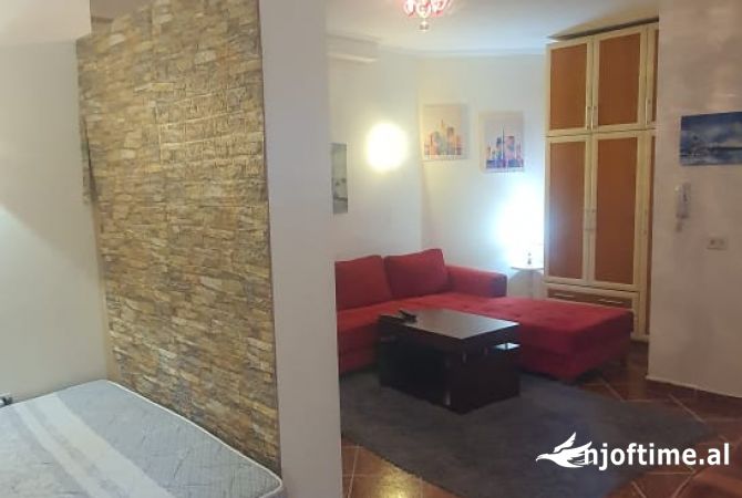 Shtepi me qera Garsoniere ne Tirane - 40,000 Leke