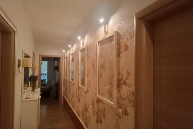 Shtepi me qera Apartament ne Tirane, 2+1, Mobilimi E mobiluar, Pagesa 600  Euro.