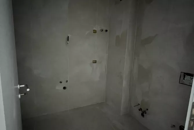 Shtepi ne shitje Apartament ne Tirane, 1+1, Mobilimi Bosh, pa mobiluar, Pagesa 68,000  Euro.