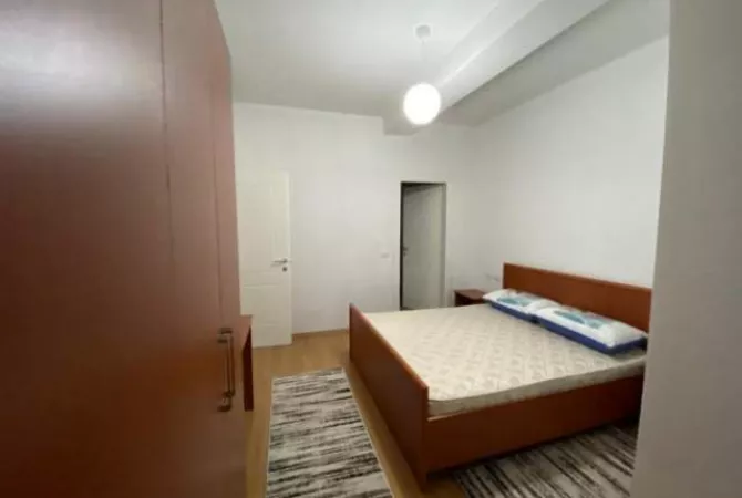 Shtepi me qera 3+1 ne Tirane - 65,000 Leke