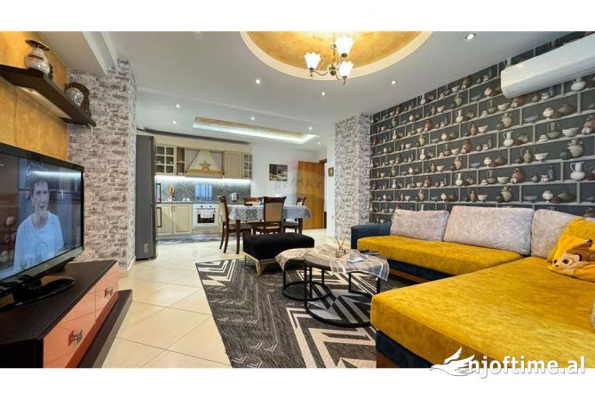 Shtepi me qera 2+1 ne Tirane - 800 Euro