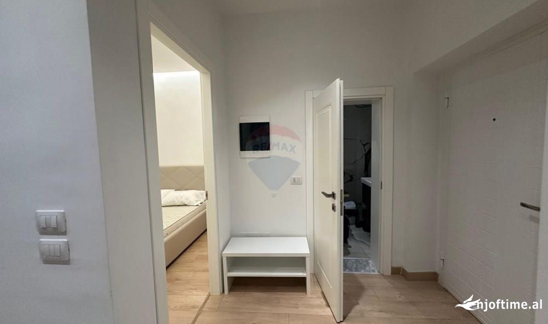 Shtepi me qera Apartament ne Tirane, 1+1, Mobilimi E mobiluar, Pagesa 700  Euro.