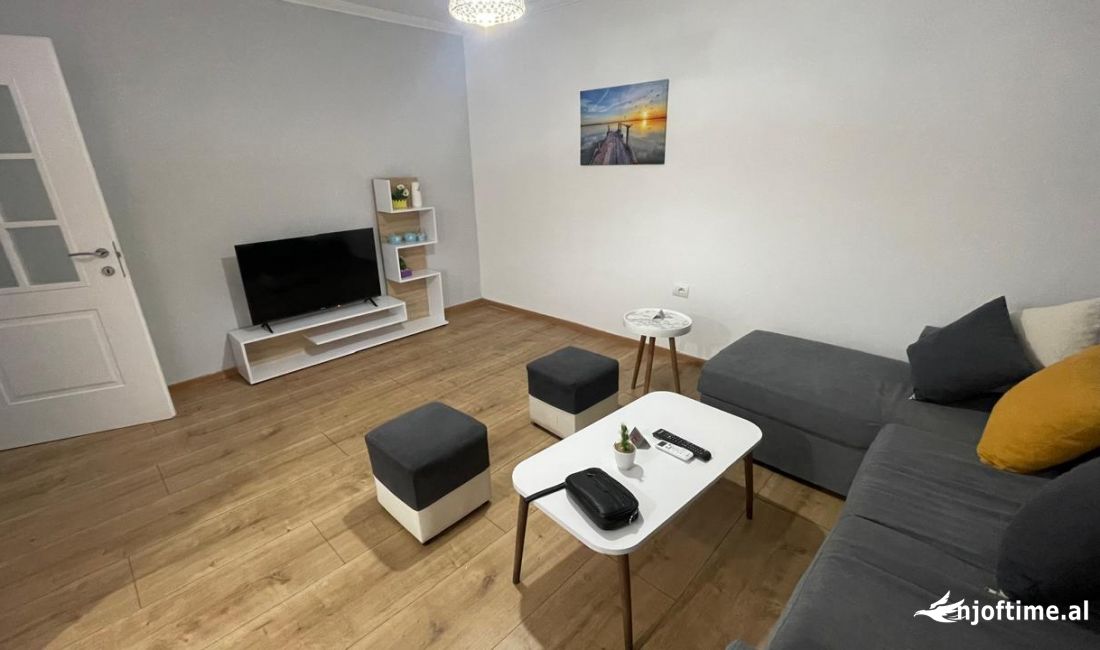 Shtepi me qera Apartament ne Tirane, 1+1, Mobilimi E mobiluar, Pagesa 600  Euro.