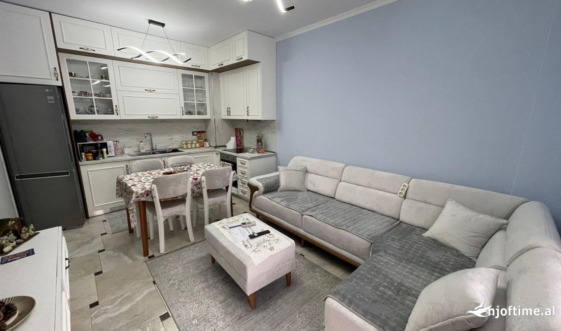 Shtepi me qera Apartament ne Tirane, 1+1, Mobilimi E mobiluar, Pagesa 550  Euro.