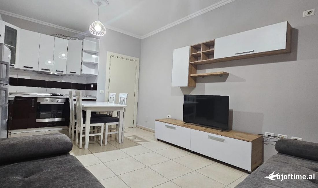 Shtepi me qera Apartament ne Tirane, 1+1, Mobilimi E mobiluar, Pagesa 450  Euro.