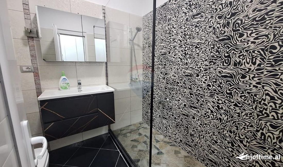 Shtepi me qera Apartament ne Tirane, 2+1, Mobilimi E mobiluar, Pagesa 600  Euro.