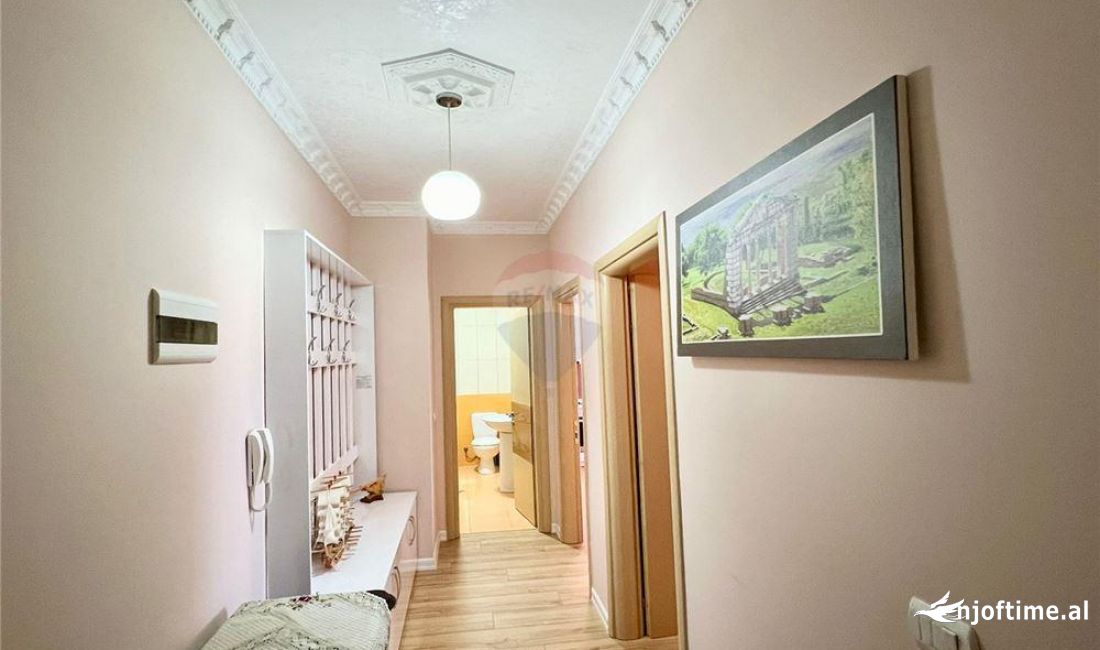 Shtepi ne shitje Apartament ne Tirane, 1+1, Mobilimi E mobiluar, Pagesa 120,000  Euro.