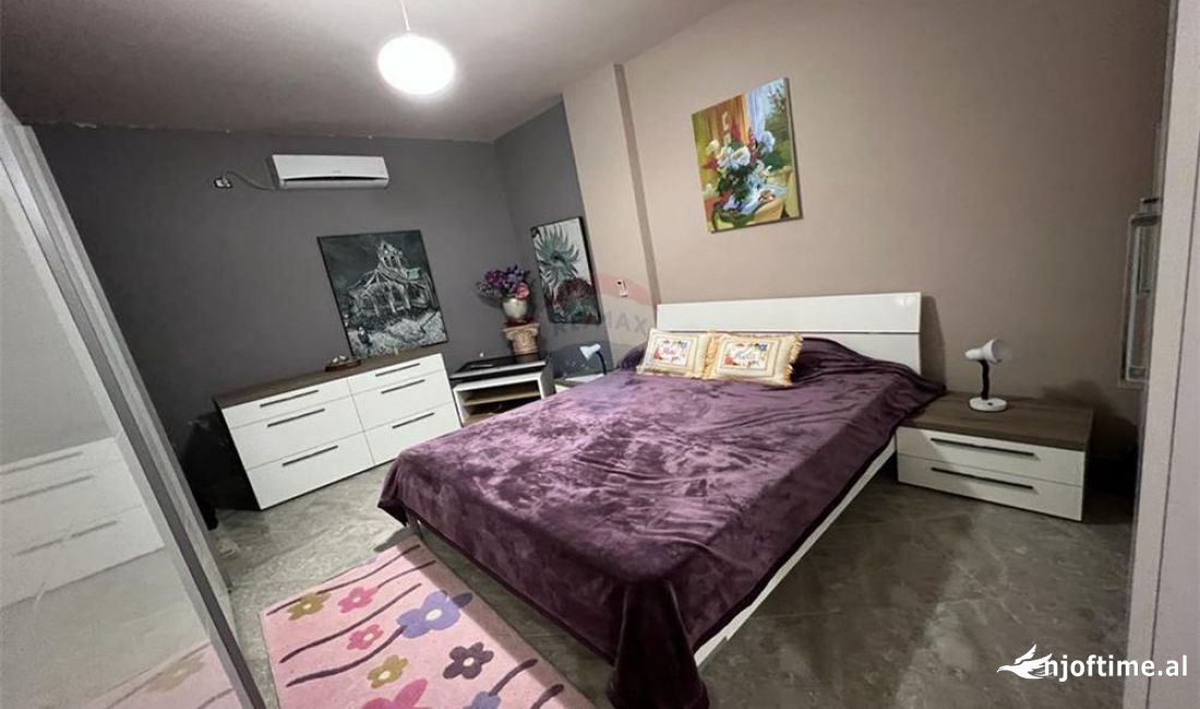 Shtepi ne shitje Apartament ne Tirane, 2+1, Mobilimi E mobiluar, Pagesa 175,000  Euro.