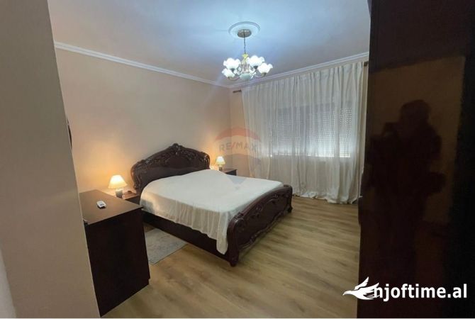 Jepet apartament 2+1 me qira tek Pazari i Ri !!