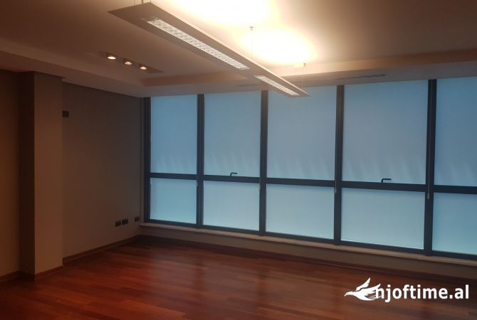 Ambient biznesi me qera 3+1 ne Tirane - 850 Euro