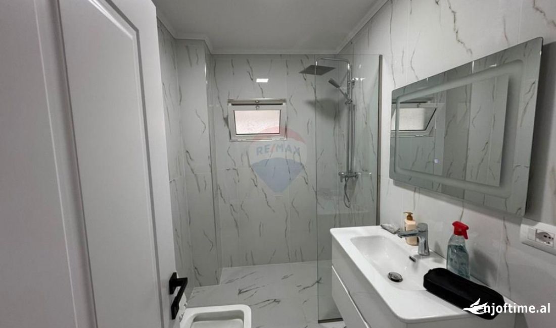 Shtepi ne shitje Apartament ne Tirane, 1+1, Mobilimi Bosh, pa mobiluar, Pagesa 98,000  Euro.