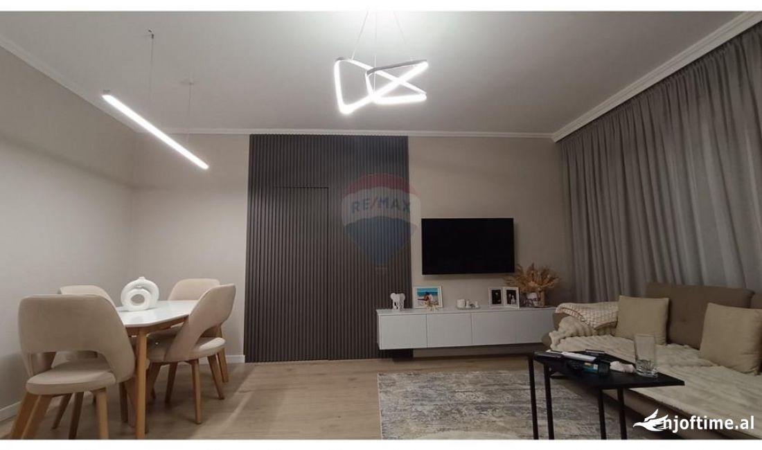 Shtepi ne shitje Apartament ne Tirane, 2+1, Mobilimi E mobiluar, Pagesa 215,000  Euro.