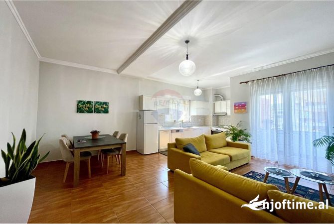 Shtepi me qera 2+1 ne Tirane - 800 Euro