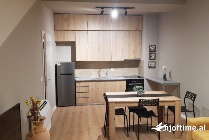 Shtepi me qera 2+1 ne Tirane - 70,000 Leke