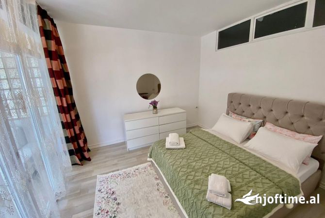 Shtepi me qera Apartament ne Tirane, 2+1, Mobilimi E mobiluar, Pagesa 600  Euro.