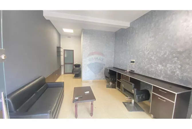 Ambjent biznesi me qera 3+1 ne Tirane - 400 Euro