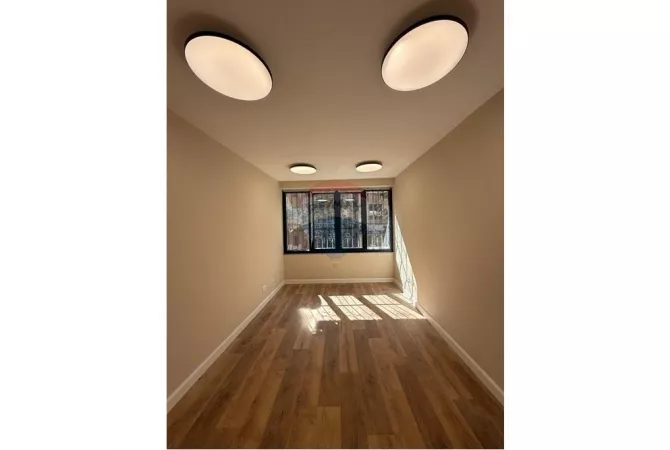 Ambient biznesi me qera 3+1 ne Tirane - 1,100 Euro