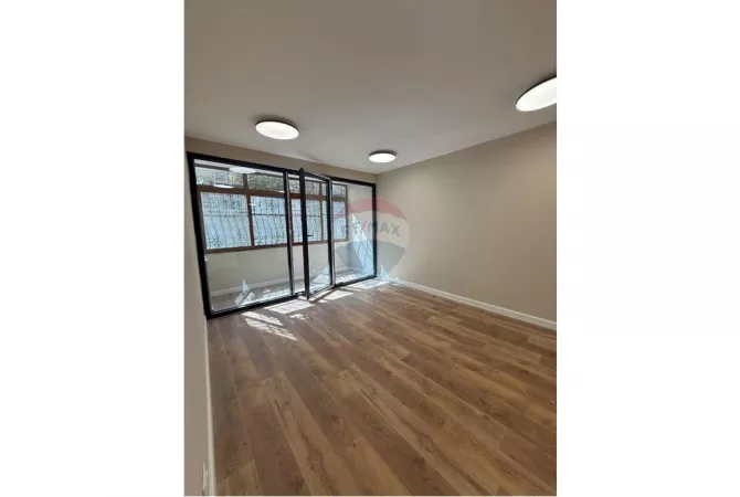 Ambient biznesi me qera 3+1 ne Tirane - 1,100 Euro