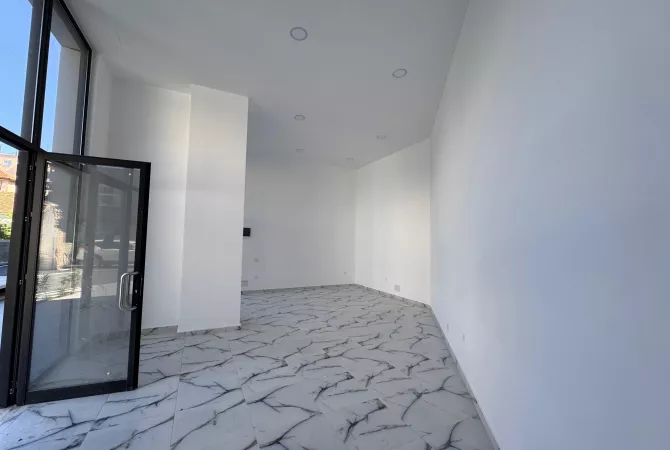 Business Property for Rent 1+1 in Tirana - 1,000 Euro