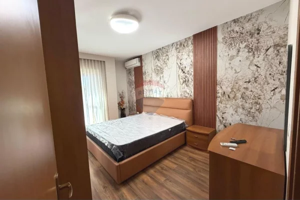 Shtepi me qera 2+1 ne Tirane - 1,000 Euro