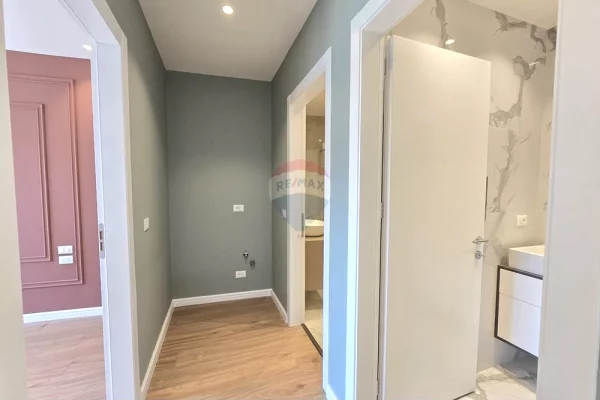 Shtepi me qera 2+1 ne Tirane - 1,400 Euro