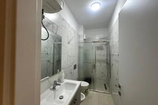 Shtepi me qera 2+1 ne Tirane - 1,000 Euro