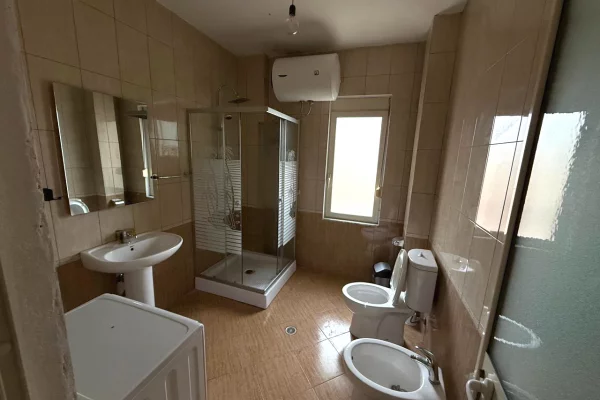 Shtepi me qera 2+1 ne Tirane - 600 Euro