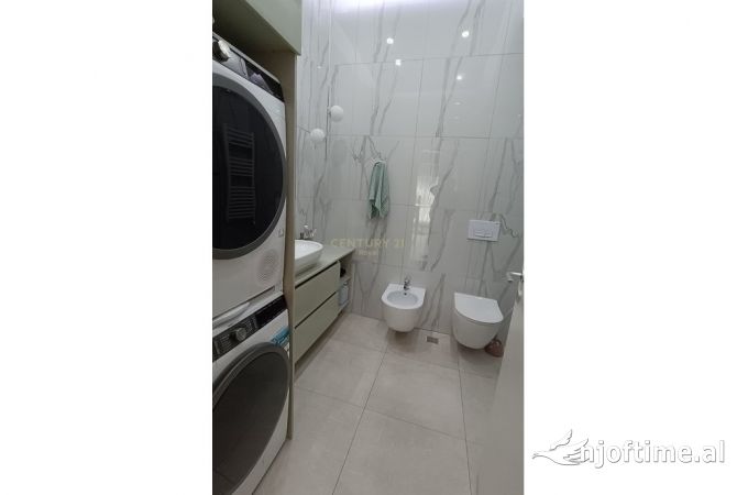 Shtepi ne shitje Apartament ne Tirane, 2+1, Mobilimi E mobiluar, Pagesa 165,000  Euro.