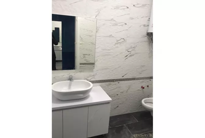 Shtepi me qera Apartament ne Tirane, 2+1, Mobilimi E mobiluar, Pagesa 700  Euro.