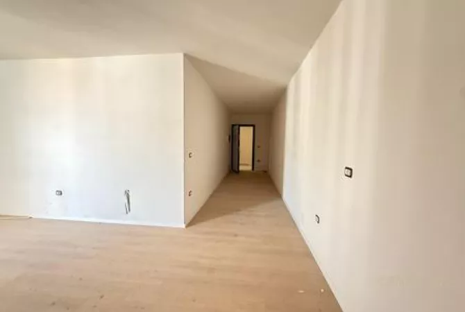 Shtepi ne shitje Apartament ne Tirane, 2+1, Mobilimi Bosh, pa mobiluar, Pagesa 137,000  Euro.