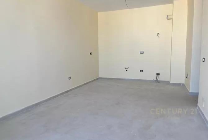 Apartament 2+1 me qira per zyra ne Rrugen Mize Peza!!    SPEED122239