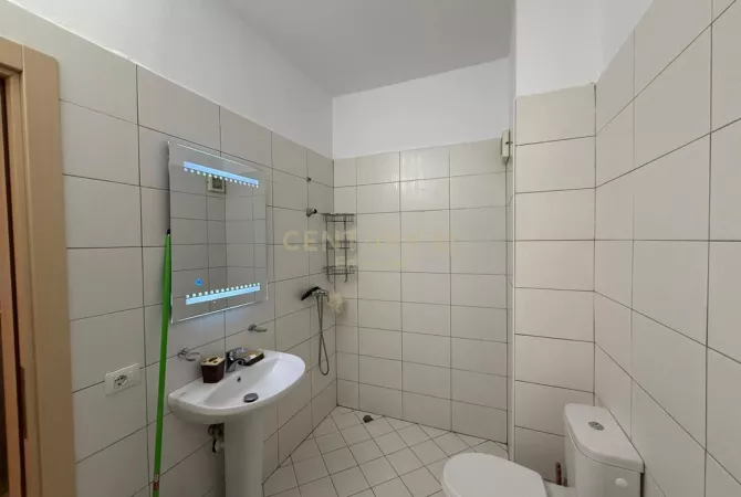 Shtepi me qera Apartament ne Tirane, 2+1, Mobilimi E mobiluar, Pagesa 650  Euro.