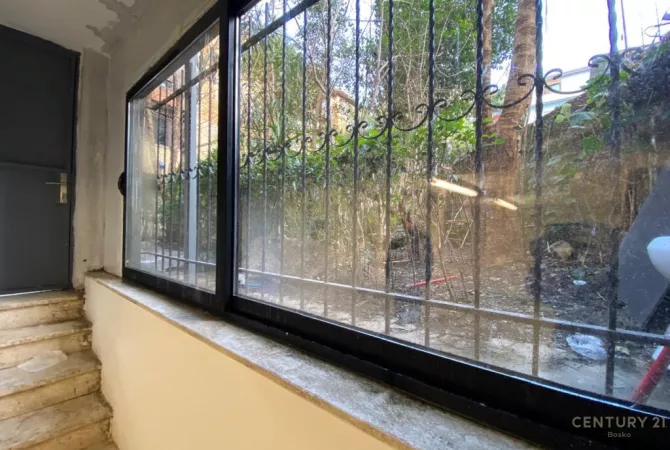 Ambient biznesi me qera 3+1 ne Tirane - 600 Euro