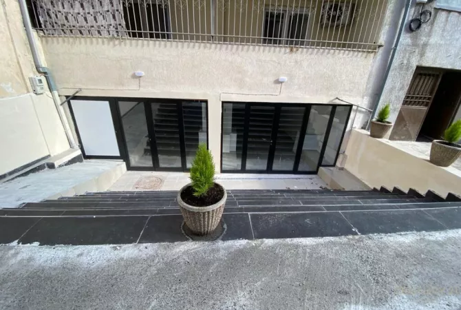 ME QIRA NJESI KOMERCIALE PRANE BULEVARDIT ZOGU I PARE    bosko106441