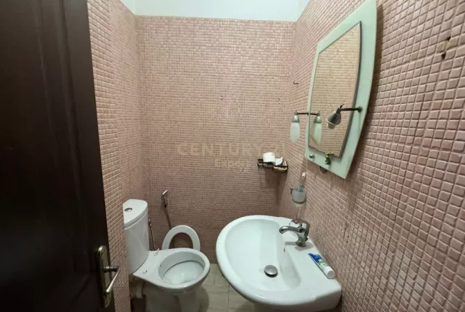 Shtepi me qera Apartament ne Tirane, 2+1, Mobilimi E mobiluar, Pagesa 500  Euro.