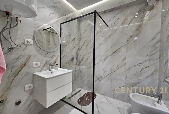 Shtepi me qera Apartament ne Tirane, 2+1, Mobilimi E mobiluar, Pagesa 700  Euro.